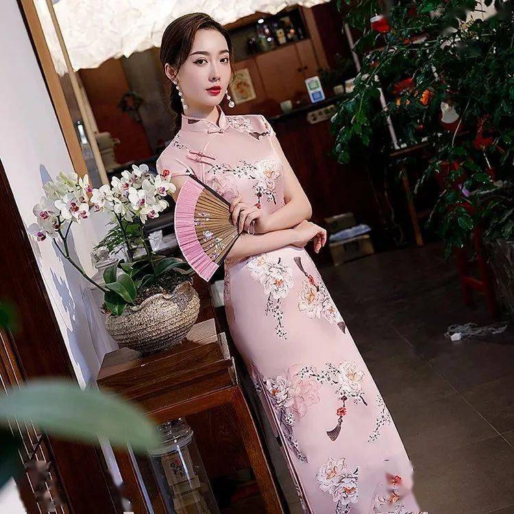 
35岁以上的女人, 拥有一件“旗袍”, 将你的漂亮展现得淋漓尽致‘熊猫体育公司’(图7)