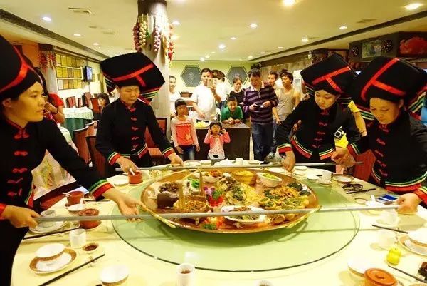 熊猫体育_雷军抵印度传与富士康谈设小米第二厂(图1) 熊猫体育